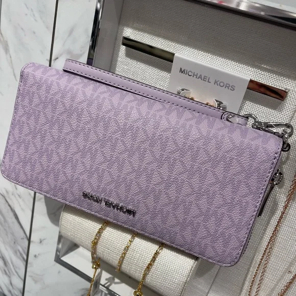 MICHAEL KORS Jet Set Lg Signature Logo Continental Wallet Wristlet
Lt Quartz - Picture 7 of 16